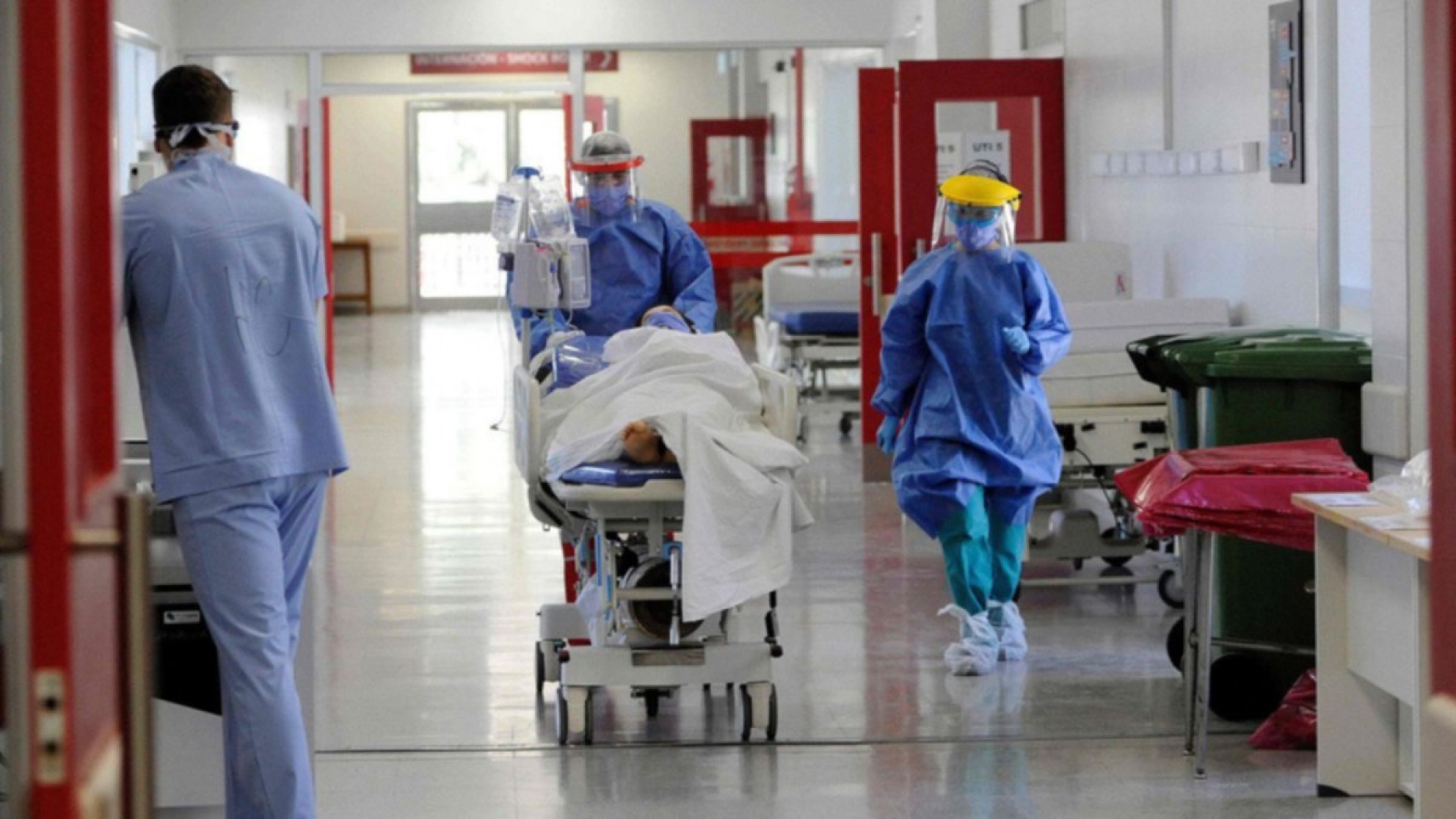 Una mujer murió tras recibir un trasplante de pulmón con coronavirus